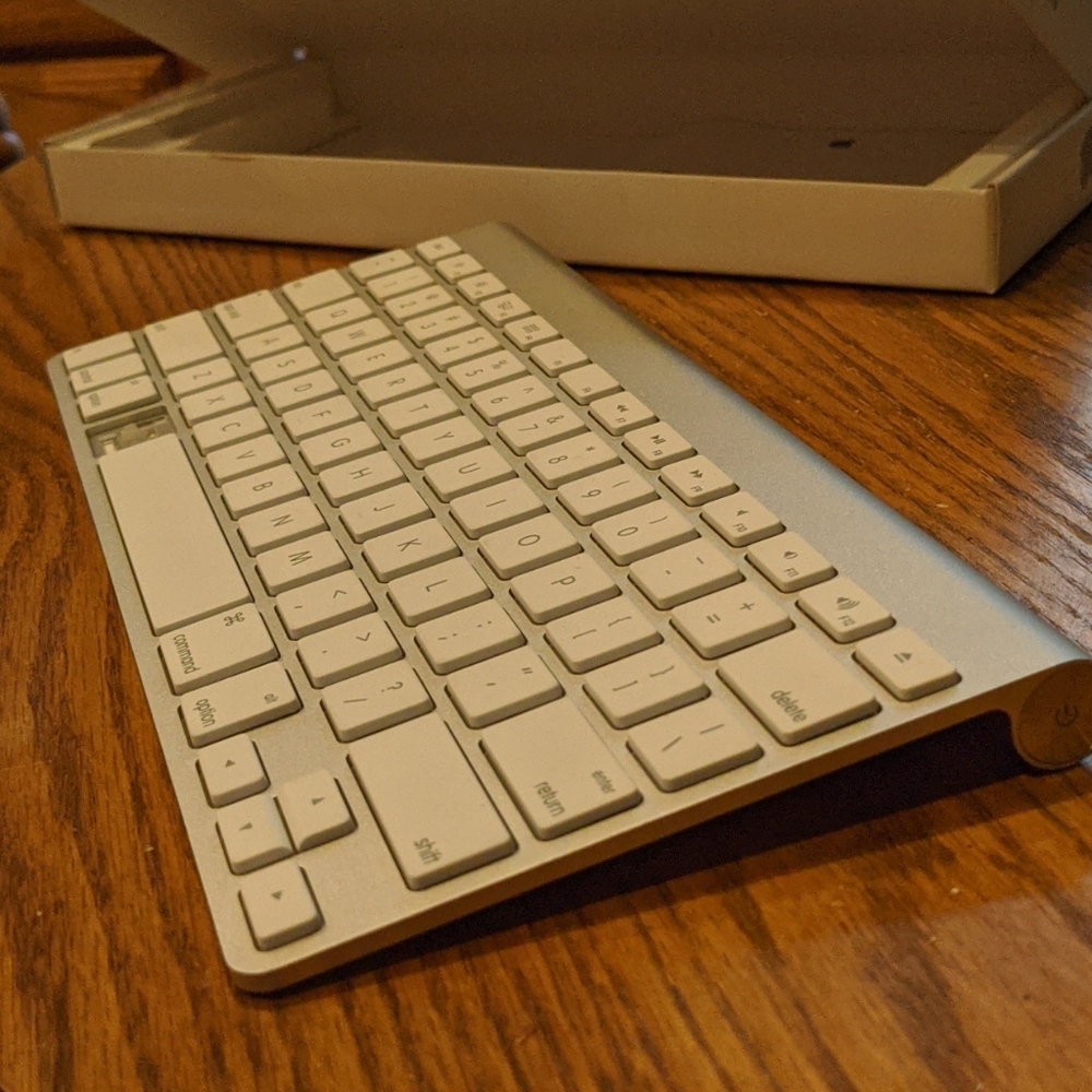 Apple Wireless Keyboard - Picture 3 of 5